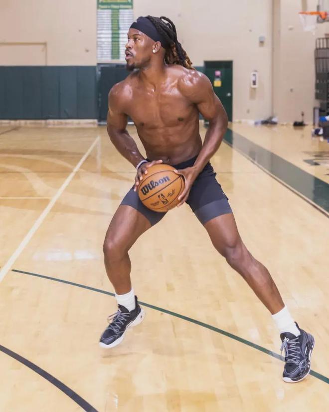 表了他在球 表了他在球