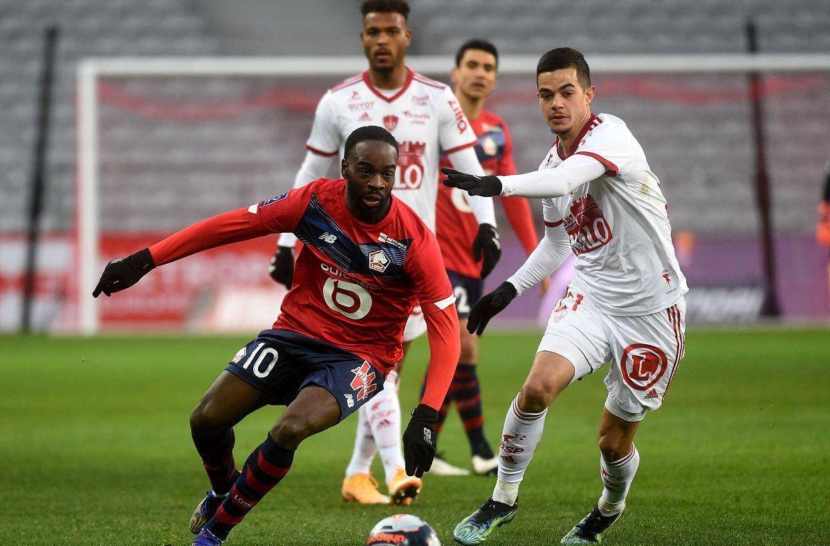 出了顽强的 出了顽强的